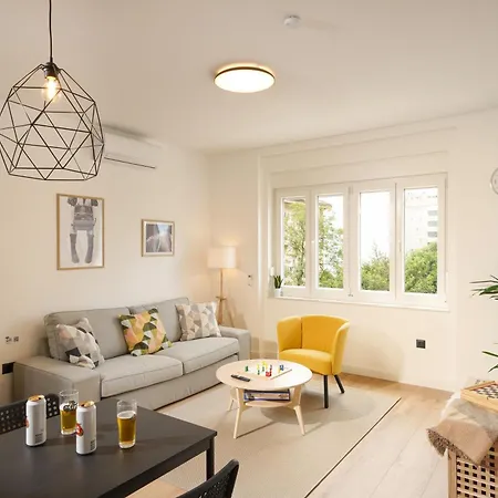 Apartment Fabula Near City Beach, Fast Wi-Fi, Two Bedrooms Rijeka Exterior photo