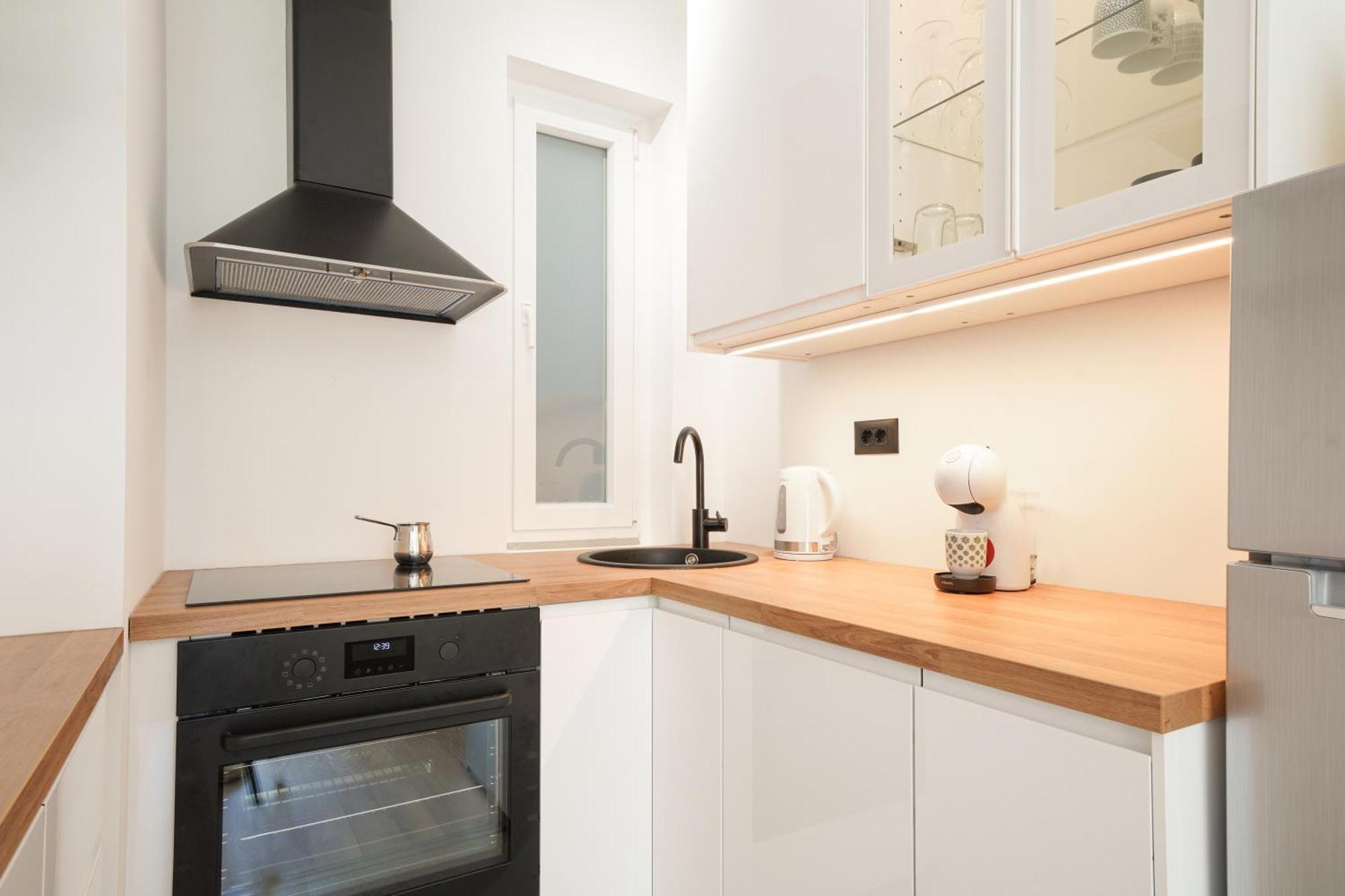 Fabula Near Beach, Fast Wi-fi, Two Bedrooms Apartment *