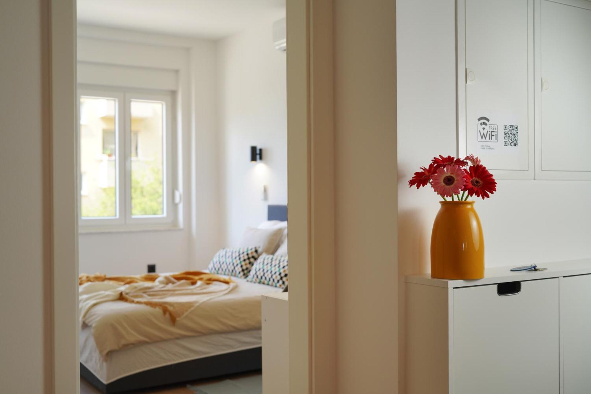 Apartment Fabula Near Beach, Fast Wi-fi, Two Bedrooms *